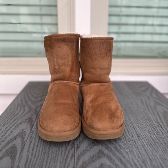 UGG Classic Short II - Picture 3 of 7